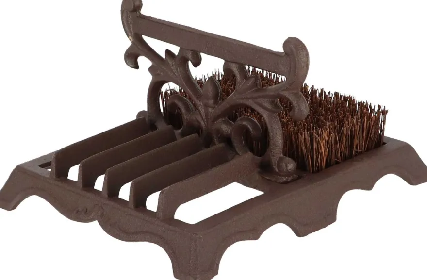 Brosse à chaussures avec grattoir en fonte