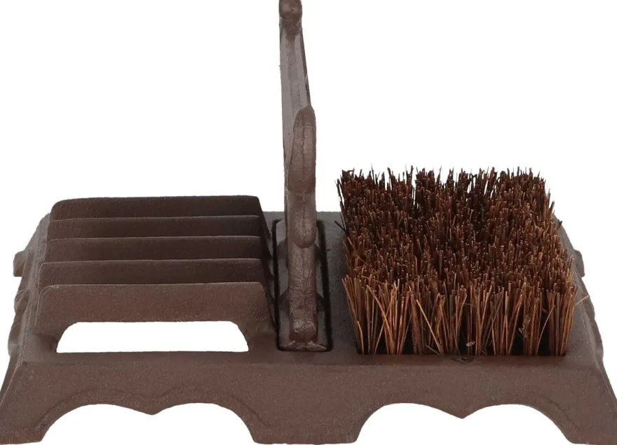 Brosse à chaussures avec grattoir en fonte