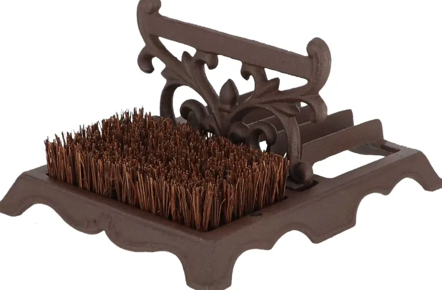Brosse à chaussures avec grattoir en fonte