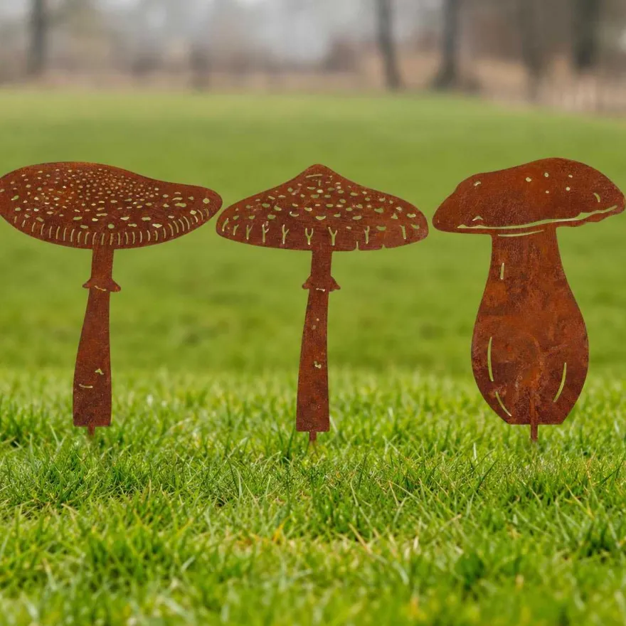 Champignon en métal rouillé sur pic (Champignon parasol)