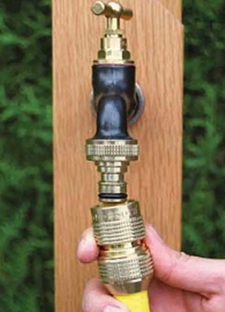 Nez de robinet femelle en laiton (1,5 x 2,1)